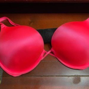 Victoria's Secret Bombshell 36C 2 size pushup bra